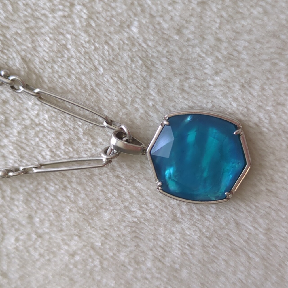 Kendra Scott Davis Pendant Necklace Peacock Blue Illusion Rhodium Silver - Picture 3 of 7